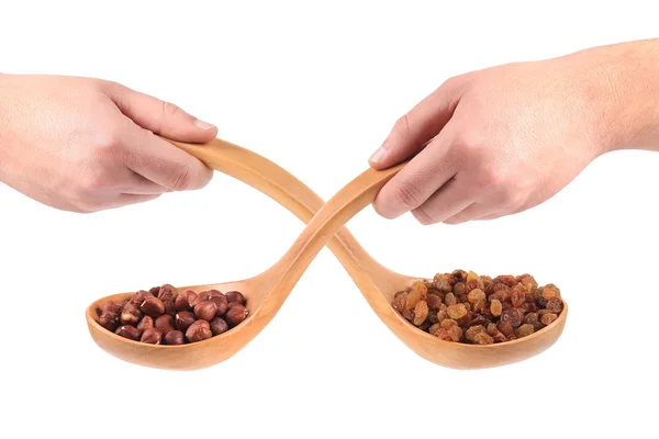 两个勺子与坚果和葡萄干的拼贴画. — 图库照片