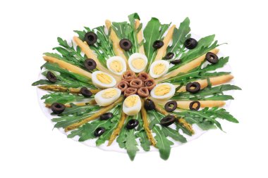 Hamsi ile kuşkonmaz salatası.