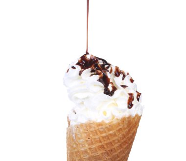 çikolata tepesi ile dondurma.