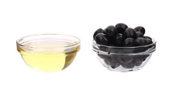 Подсолнечное масло и оливки в стеклянной чаше . — стоковое фото
