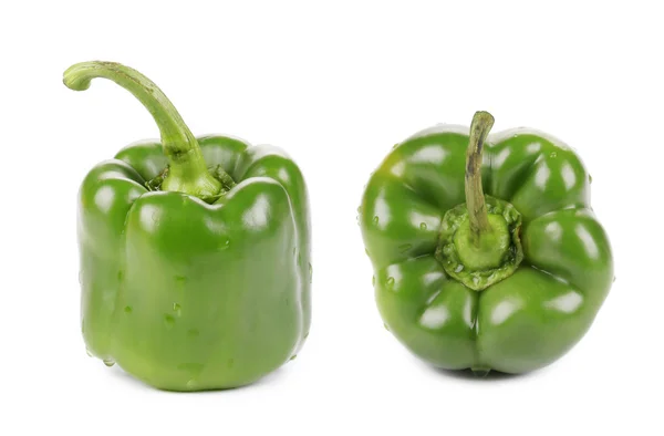 Twee groene paprika 's. — Stockfoto