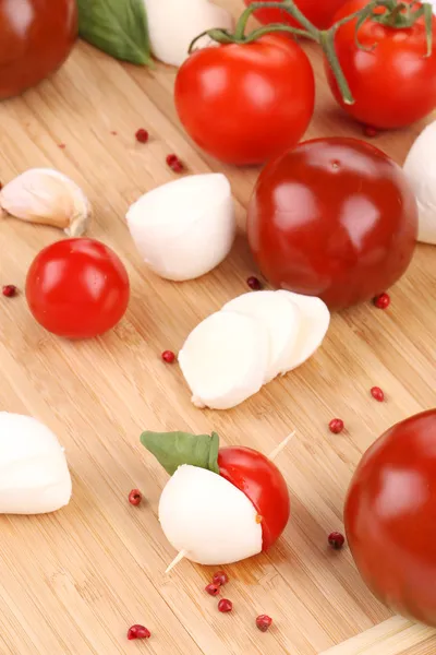 Tomates y bolas de mozzarella . —  Fotos de Stock
