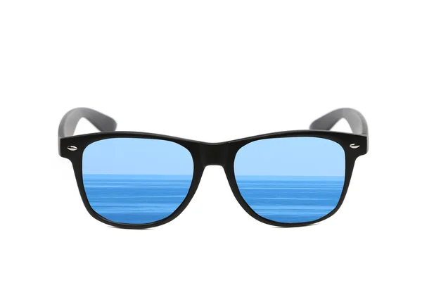 Sunglasses with sea reflection. — Stock Photo, Image