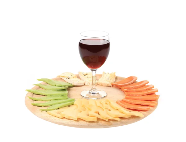 Rode wijn glas en kaas tabel. — Stockfoto