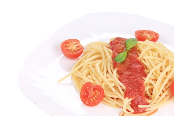 Smaczne włoski makaron z sosem pomidorowym. — Zdjęcie stockowe