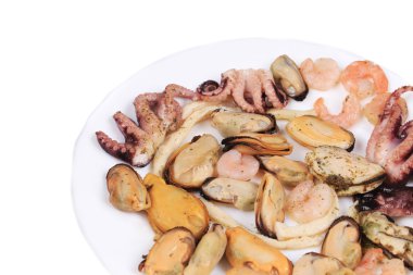 Deniz ürünleri salatası yakın çekim.