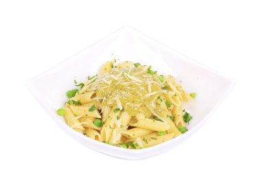 pesto soslu makarna. yakın çekim.