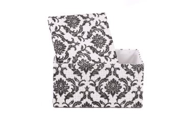 siyah-beyaz büyük hediye kutusu.