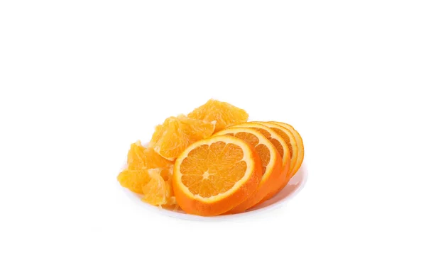 Tranches fraîches d'orange sur assiette . — Photo