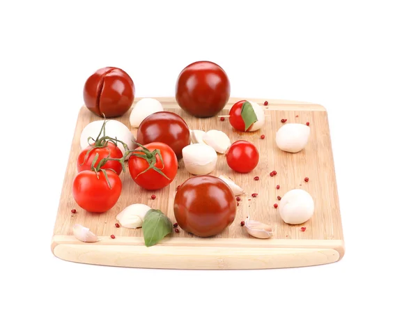 トマトとモッツァレラチーズのボール. — ストック写真