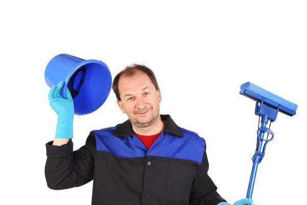 Homem de trabalho com balde e esfregona . — Fotografia de Stock