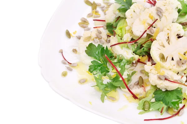 Nahaufnahme von Salat mit Brokkoli. — Stockfoto