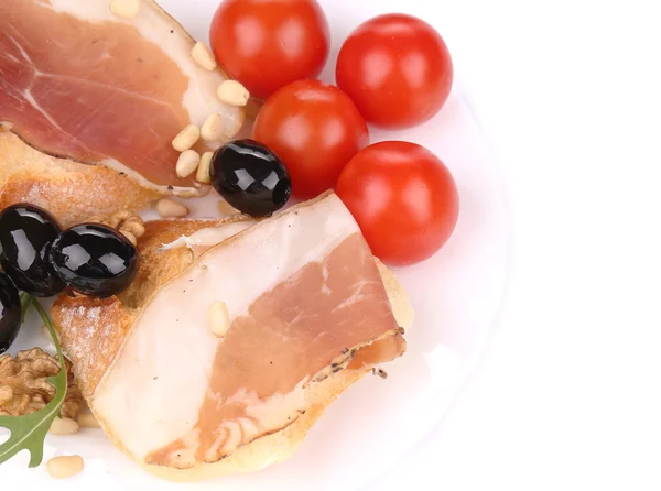 Salada com rúcula e presunto . — Fotografia de Stock