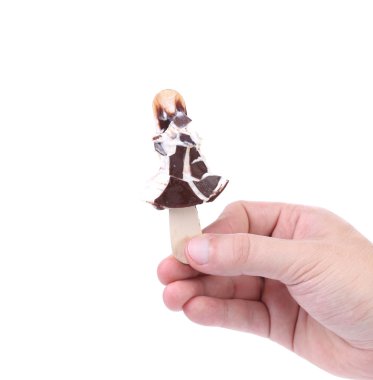 покусав морозива на палиці.