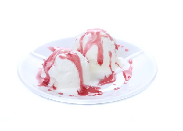 プレート上のアイスクリーム. — ストック写真