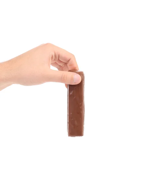 Mano sostiene palo de chocolate . — Foto de Stock