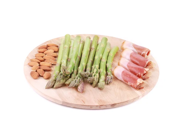 Plateau aux asperges et au prosciutto . — Photo