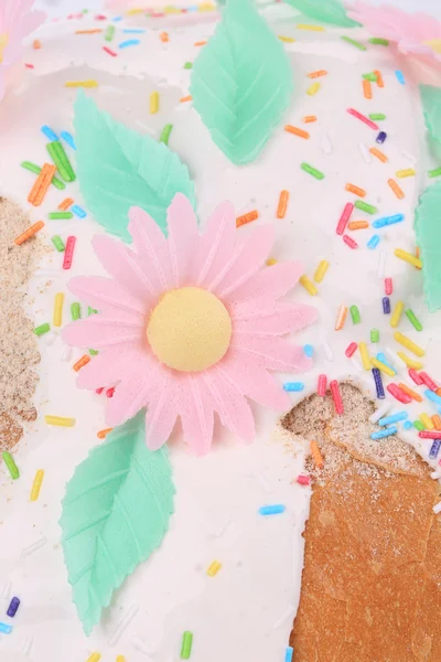 Pastel de Pascua decorado con flor . —  Fotos de Stock