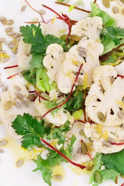 Primo piano di insalata di cavolfiore . — Foto Stock