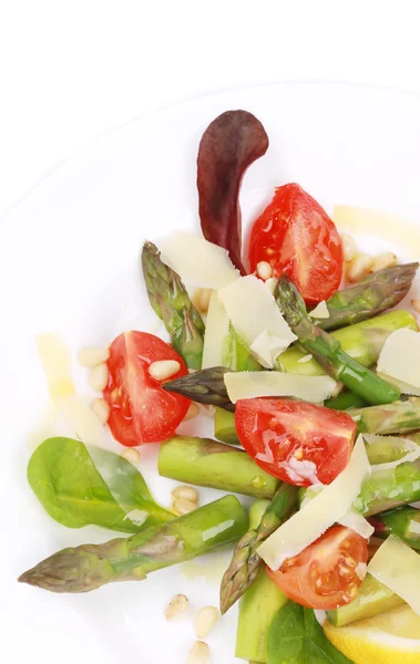 Asparagus salad with tomatoes and parmesan. — Stock Photo, Image