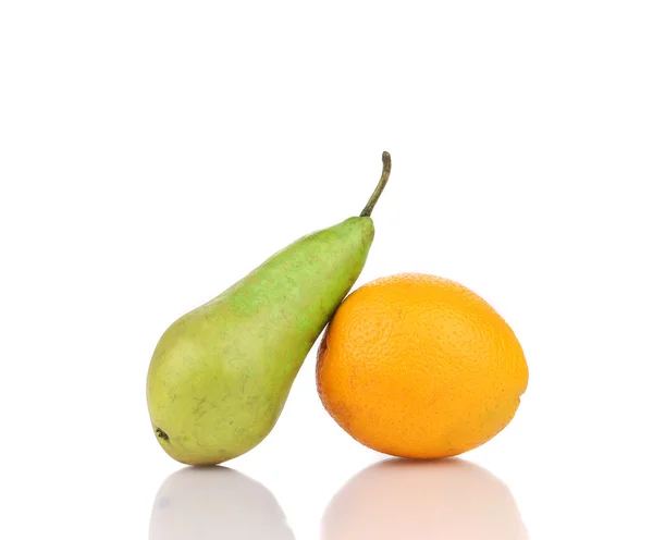 Tasty orange and pear. — Stock Photo, Image