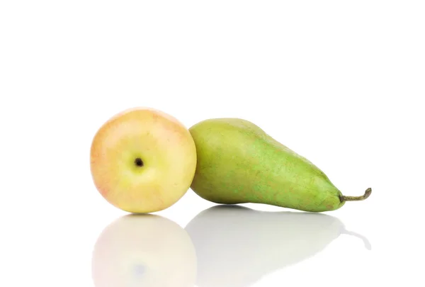 Beautiful ripe pear and apple. — Stock Photo, Image