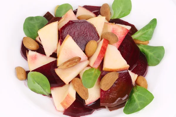 Beet salad with spinach and minced apple. — Stock Photo, Image