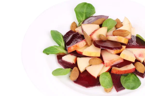 Beet salad with spinach and minced apple. — Stock Photo, Image