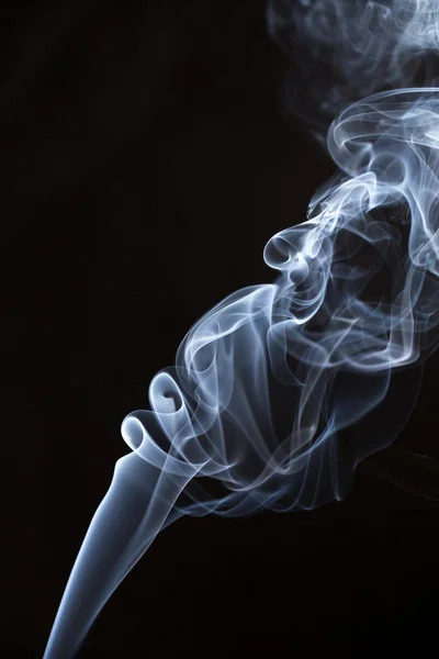 Bílý kouř na černém pozadí. — Stock fotografie