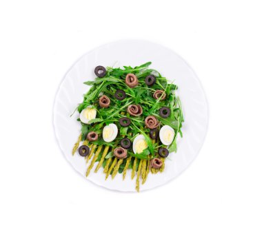 Hamsi ile kuşkonmaz salatası.