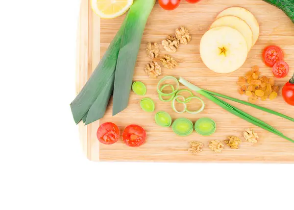 Primer plano de verduras en bandeja de madera . —  Fotos de Stock