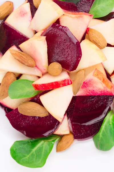 Beet salad with spinach and minced apple. — Stock Photo, Image