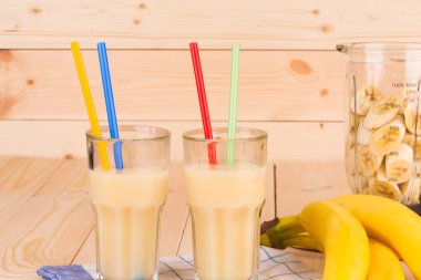 muz suyu ve blender.