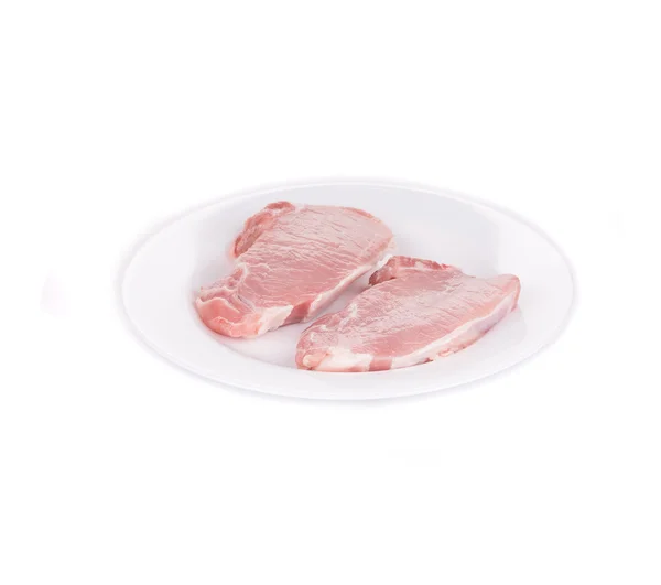 Rohes Rindfleisch auf dem Teller. — Stockfoto