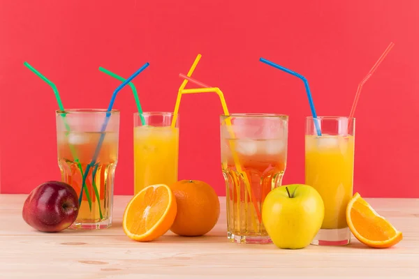 Apelsin- och juicer — Stockfoto