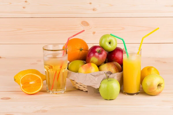 Orange and apple juices. — Stock Photo, Image