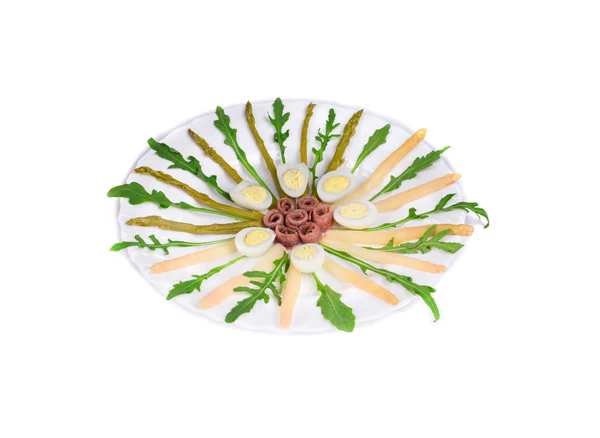 Salat mit Sardellen und Spargel. — Stockfoto