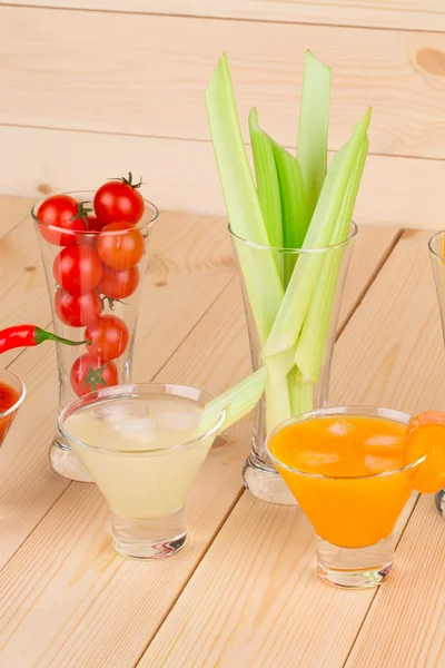 Овощные соки в стаканах . — стоковое фото