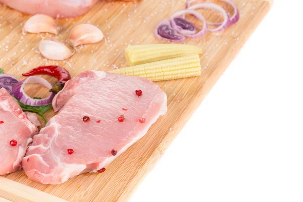Filete de cerdo crudo con verduras . —  Fotos de Stock