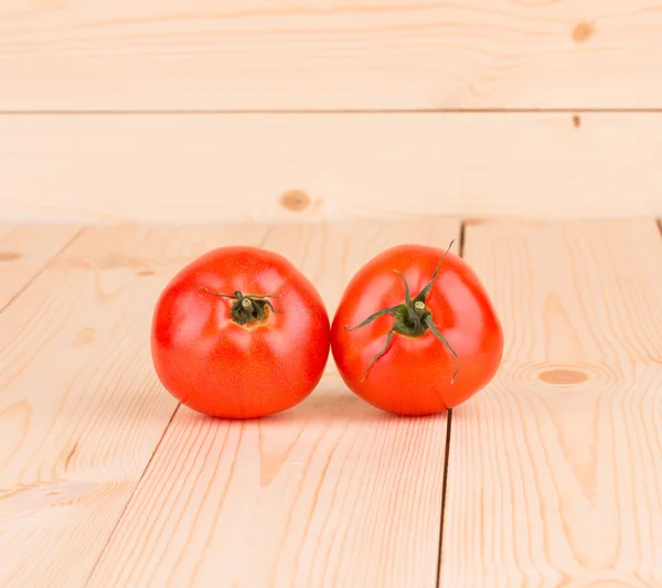 Dos tomates frescos —  Fotos de Stock