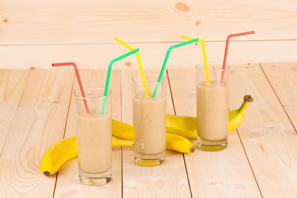 Banan smoothie och frukt — Stockfoto