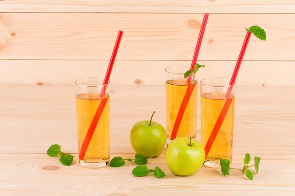 Apple juice on wood — Stock Photo, Image