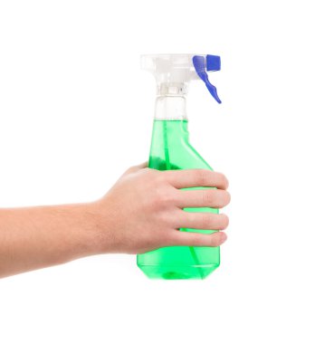 sprey şişe elini tutar.