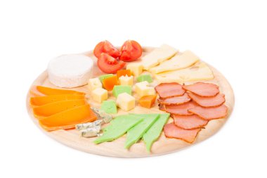 ahşap tabakta peynir.