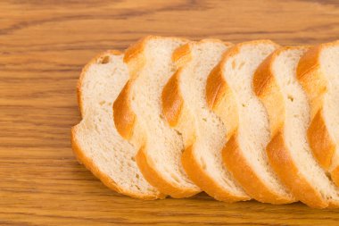 lezzetli ekmek kesme tahtası üzerinde kapat.