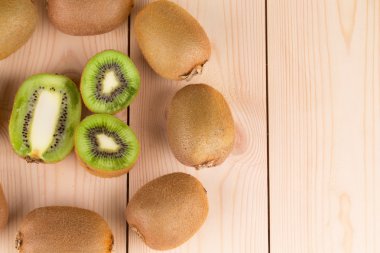 kivi ile diğer kivi arkasında iki devrede