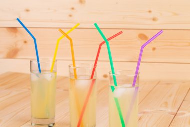 나무 배경 여름 레모네이드