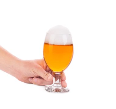 light bira elinde bardak.