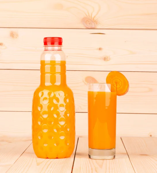 Juice in glass and bottle. — Stock Photo, Image