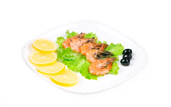 Shrimps with olives and lemon. — Stock Photo, Image